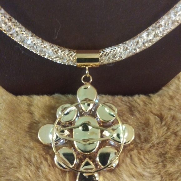 White Austrian Crystal Flower Pendant Necklace 21Inch - Picture 3 of 16